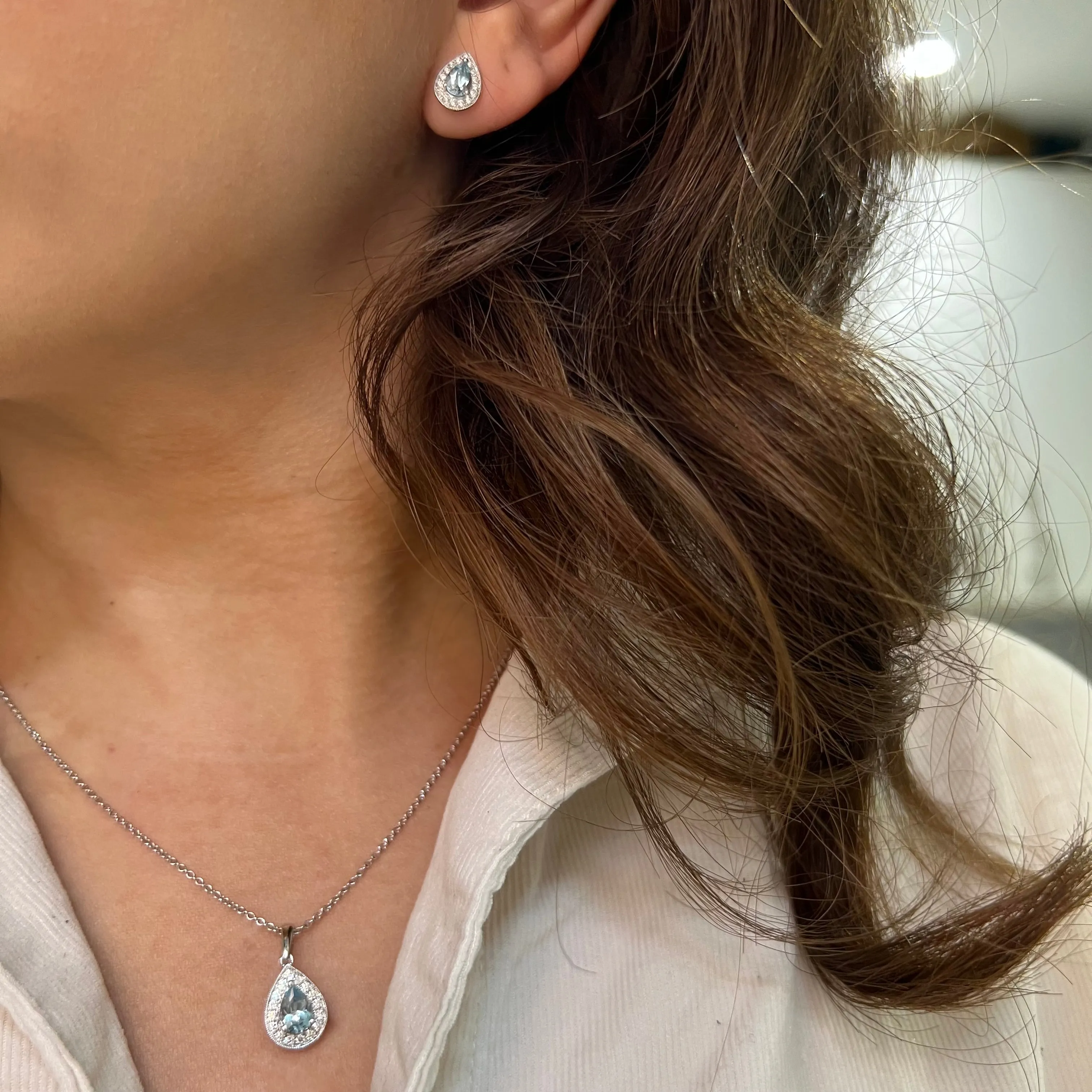 18ct White Gold 0.51ct Pear Aquamarine and Diamond Pendant