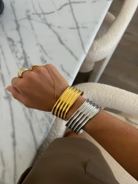 CHANSUTT PEARLS | Bella Bangle Silver/Gold
