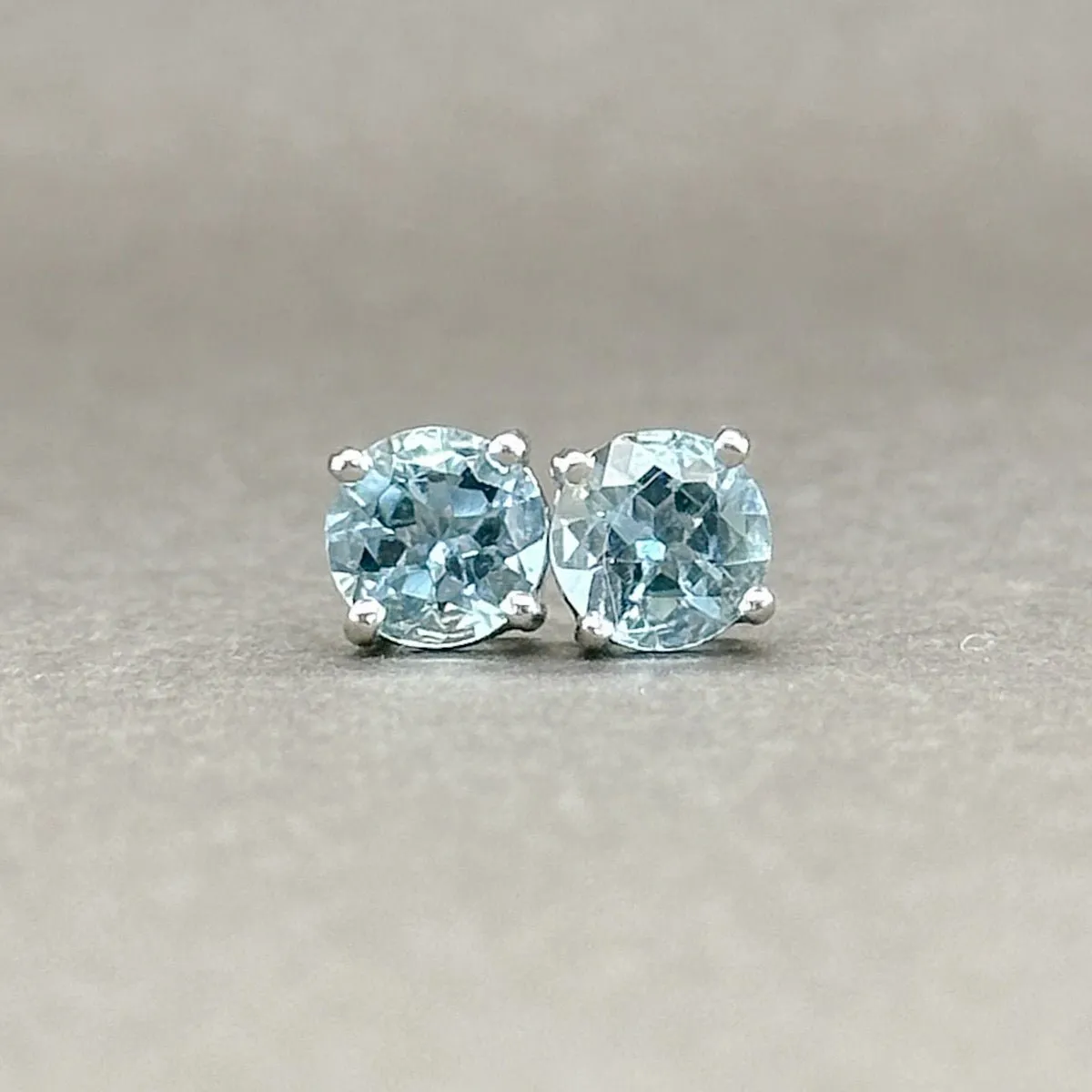 Estate 14K W Gold 1.24ctw Aquamarine Stud Earrings