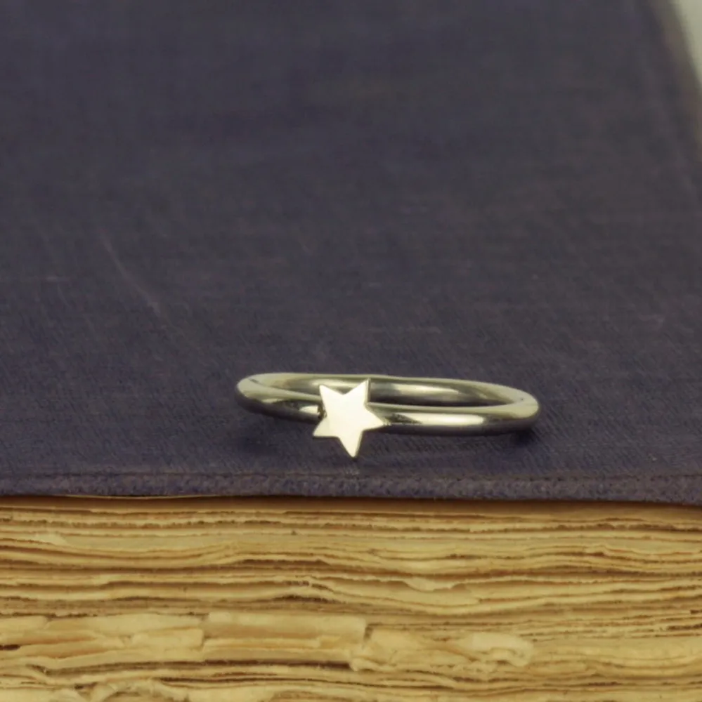Lunar Silver Star Ring - 2mm