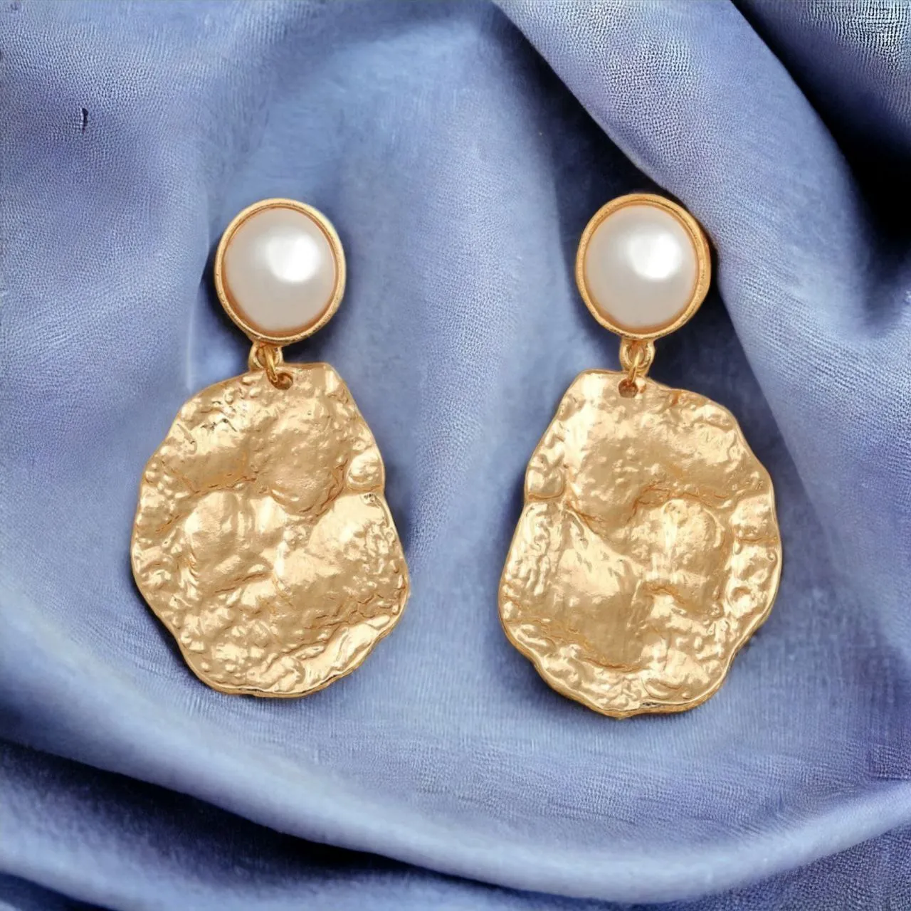 Pearl Radiance Geometric Drops
