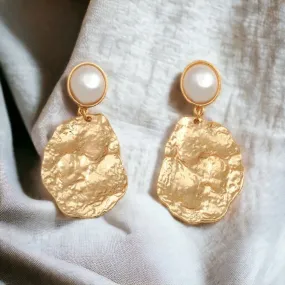 Pearl Radiance Geometric Drops