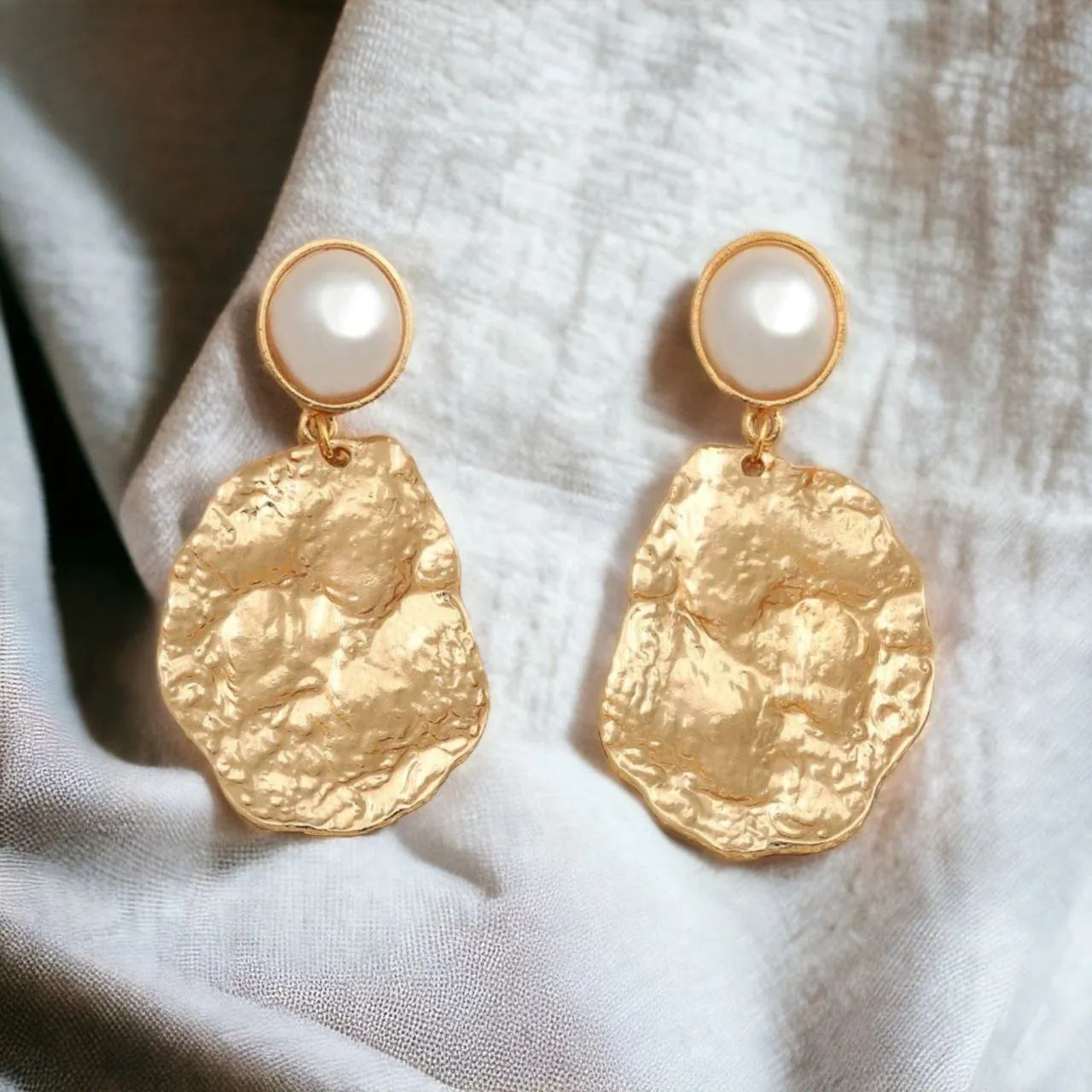 Pearl Radiance Geometric Drops
